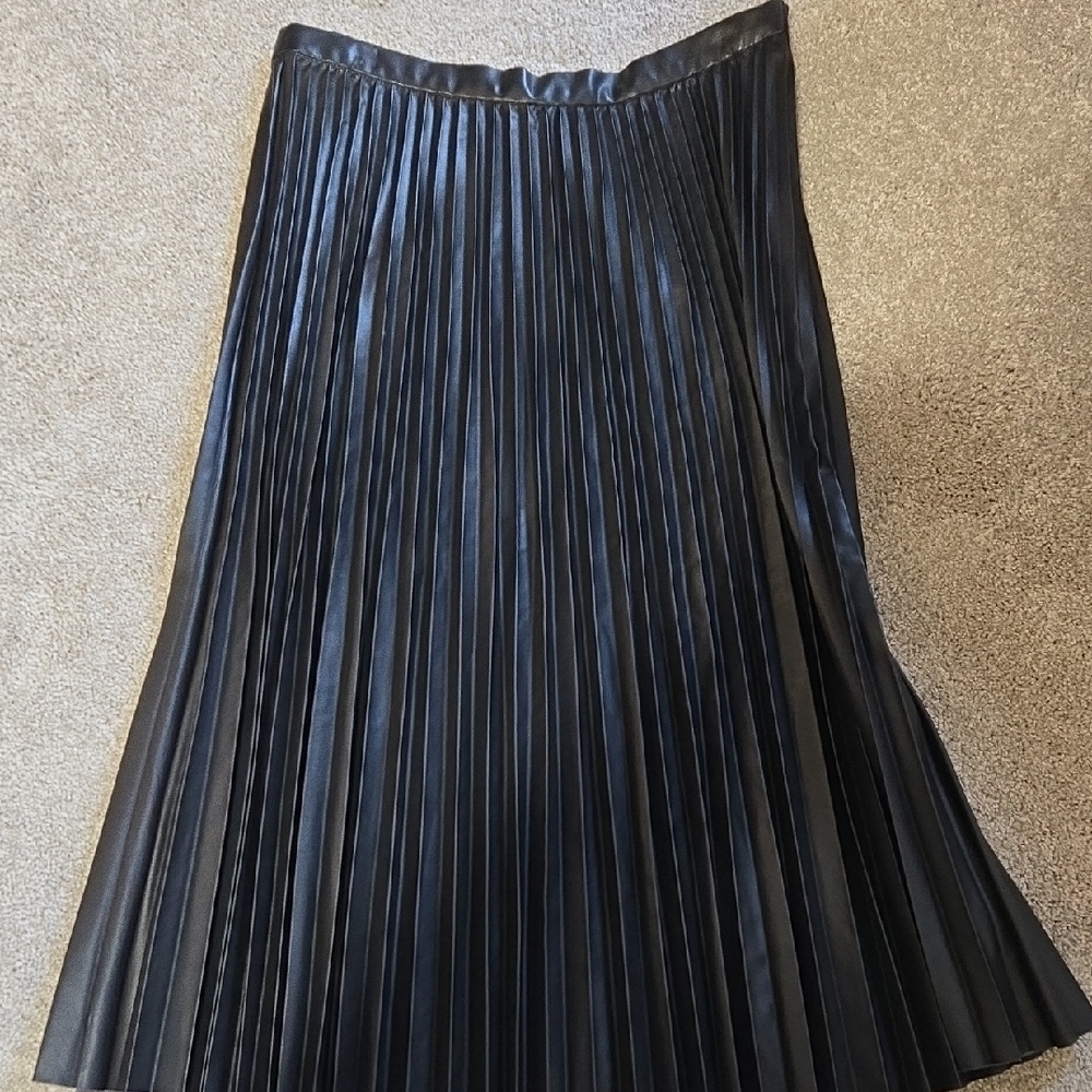 Elegant M&S Black Pleated Skirt. NWT.